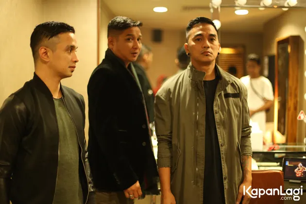 Onci, Pasha dan Enda sudah terlihat super rapi dan memilih untuk tampil kasual dengan nuansa hijau army dan hitam.