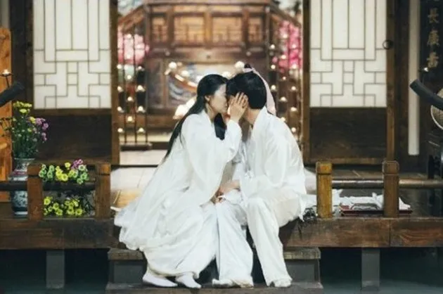 Baekyun Z.Hera Kiss scene