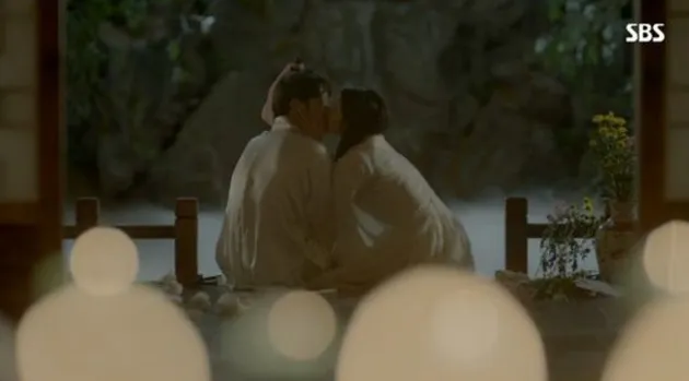 Baekyun Z.Hera Kiss scene