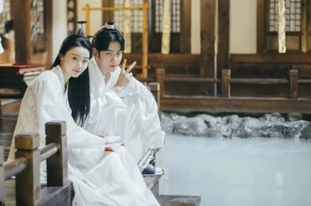 Baekyun Z.Hera Kiss scene