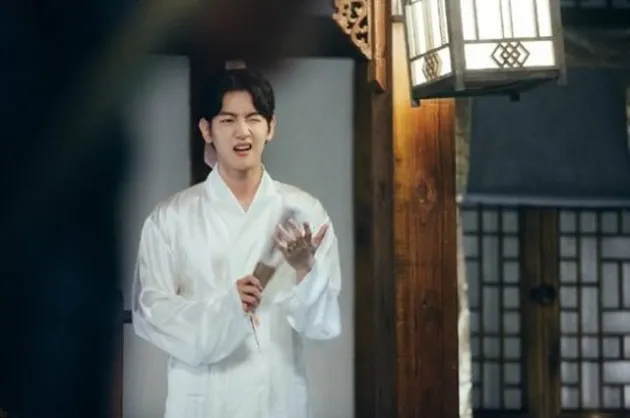 Baekyun Z.Hera Kiss scene