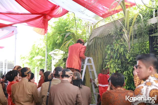 Jokowi - Kahiyang Ayu &amp; Bobby Nasution