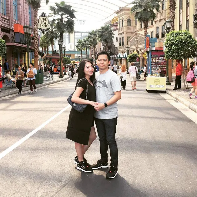 Kezia Karamoy kini sedang mengandung anak pertama dari pernikahannya dengan Axel Narang.