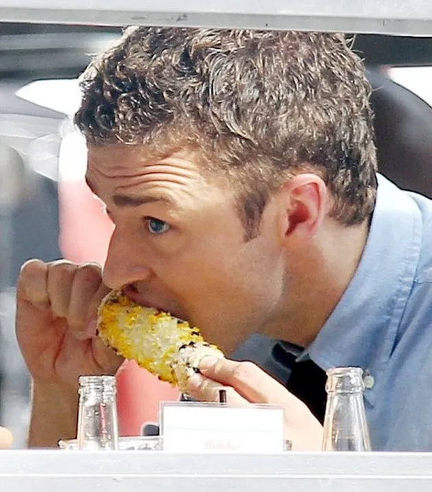 Seleb Makan Jagung