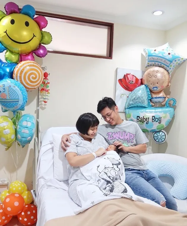 Putri Titian dan Junior Liem Dengan Baby Iori