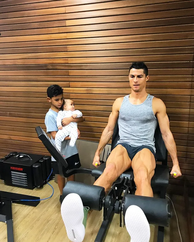Seleb Olahraga Bareng Anak
