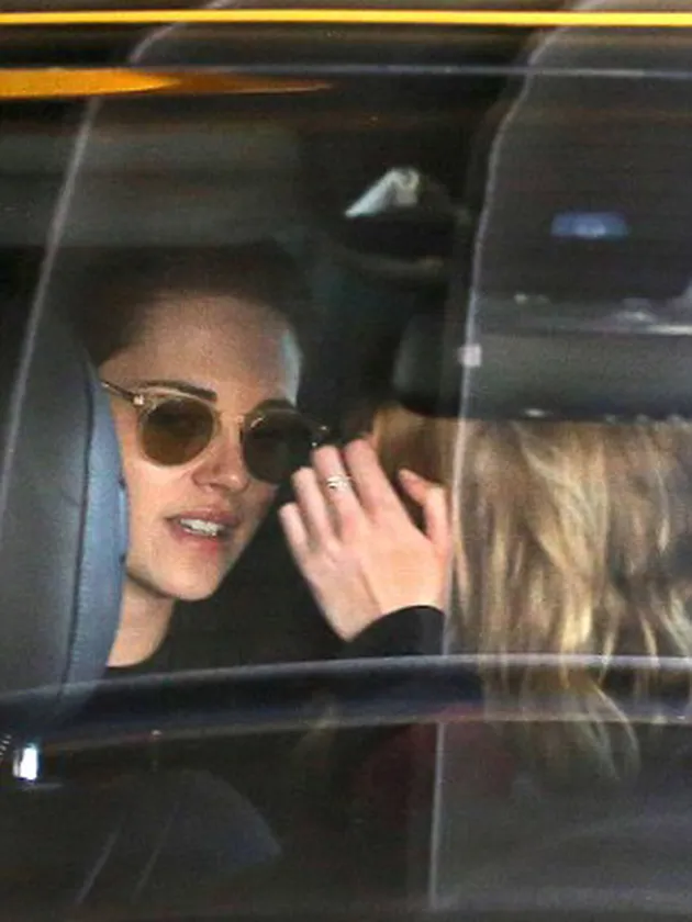 Kristen Stewart - Stella Maxwell Ciuman