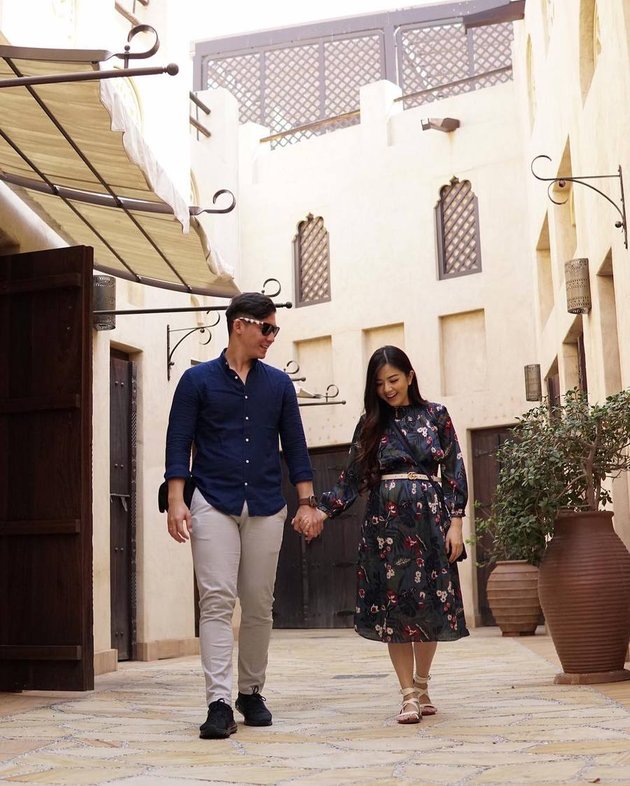 Samuel Zylgwyn dan Franda menikmati babymoon di Dubai sejak beberapa waktu belakangan.