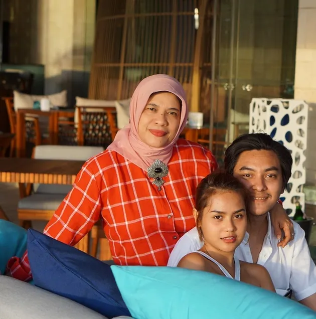 FOTO Momen Mytha Lestari Terima Lamaran Kekasih di Bali ...