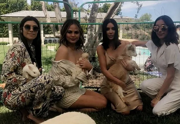 Kim Kardashian Rayakan Paskah