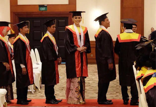 Whulandary Herman wisuda