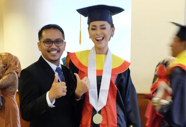 Whulandary Herman wisuda