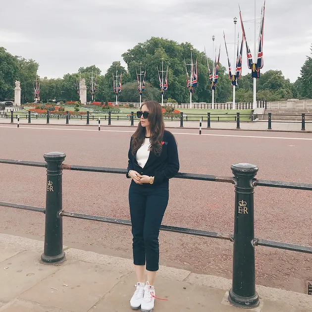 Momo Geisha Liburan ke London