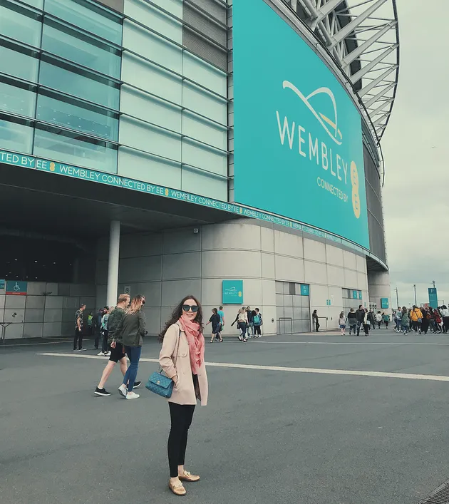Momo Geisha Liburan ke London