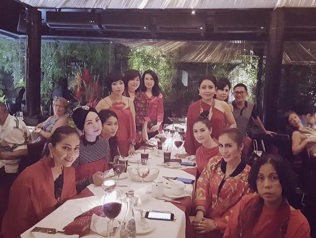 Momo Geisha, Geng Kepompong