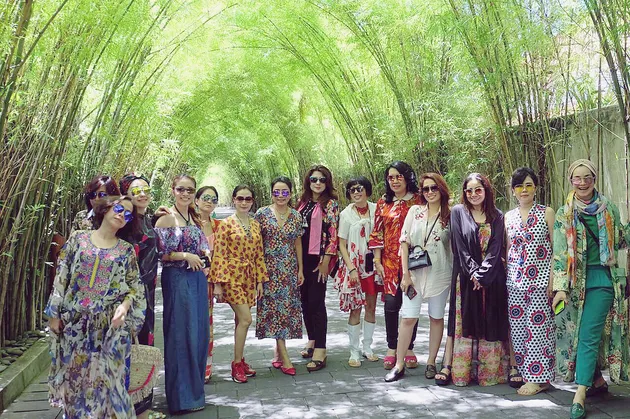 Momo Geisha, Geng Kepompong