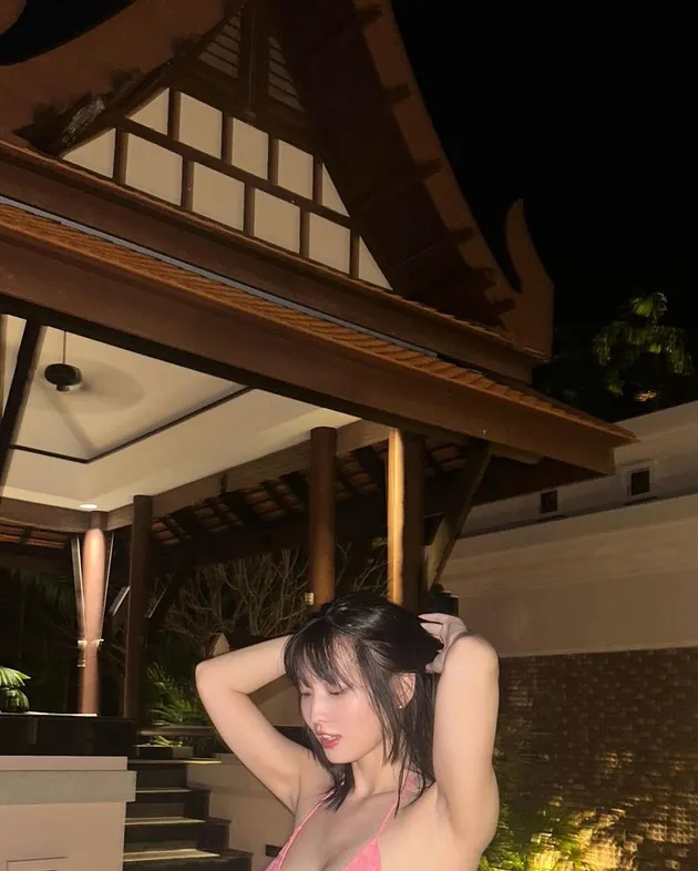 Momo TWICE Pakai Bikini