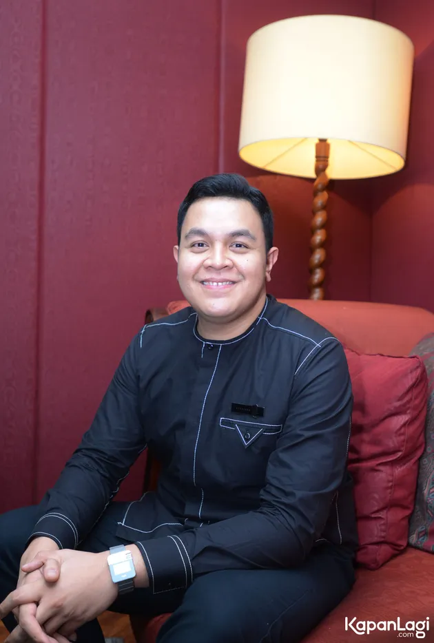 Rabu menjadi hari bahagia Tulus. Ya, akhirnya album ketiganya yang bertajuk 'MONOKROM' telah resmi dirilis.