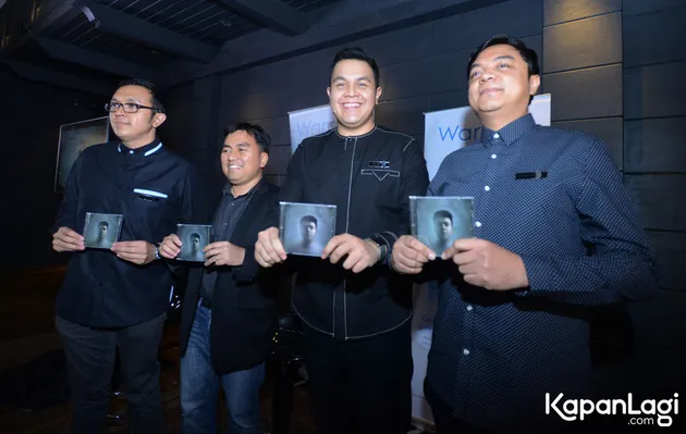 MONOKROM sendiri diambil dari salah satu judul dari lagunya dalam album ini.