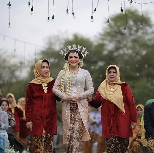 Vicky Shu Menikah