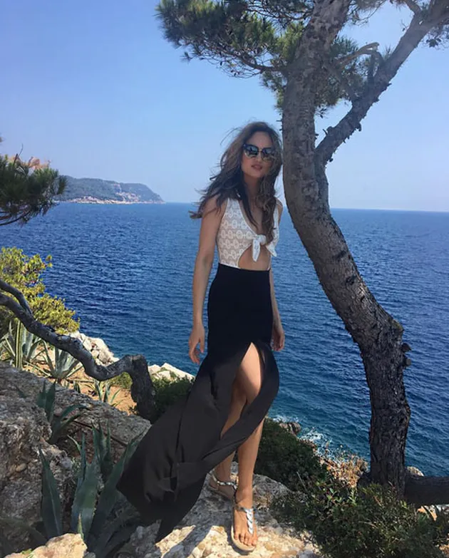 Liburan Cinta Laura di Yunani