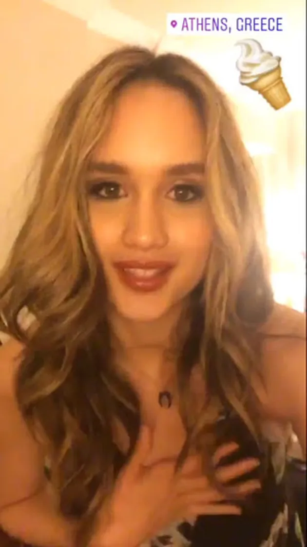 Liburan Cinta Laura di Yunani