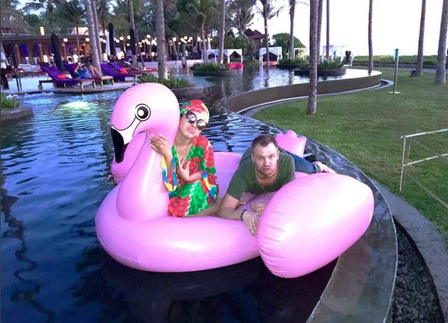 Syahrini di Bali Bareng Dash Berlin