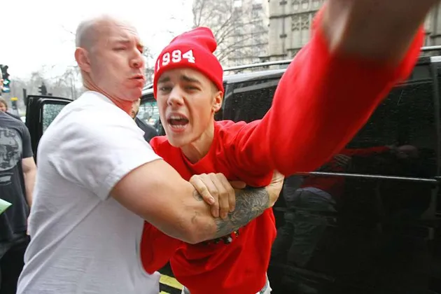 Justin Bieber vs Paparazzi
