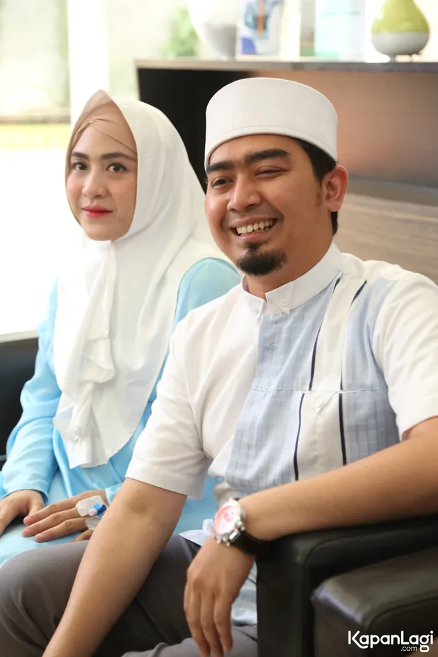 Ustaz Solmed - April Jasmine