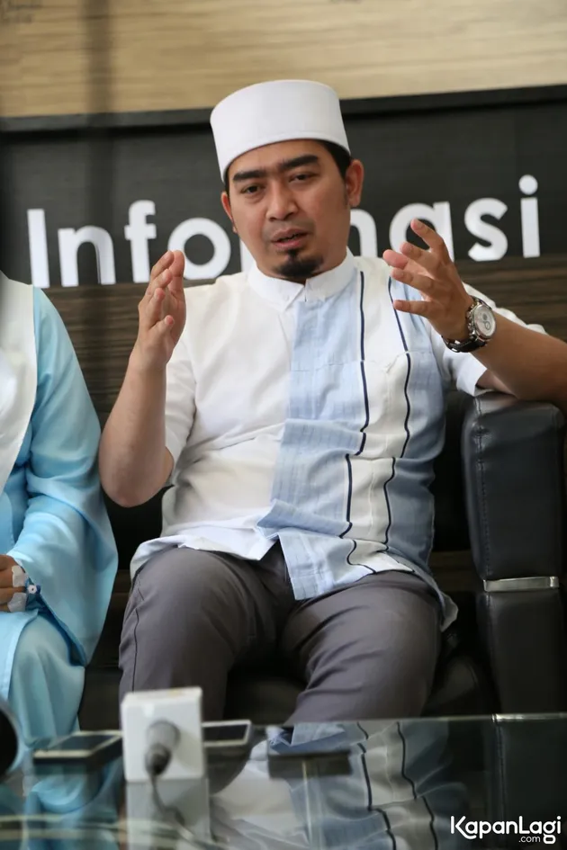 Ustaz Solmed - April Jasmine