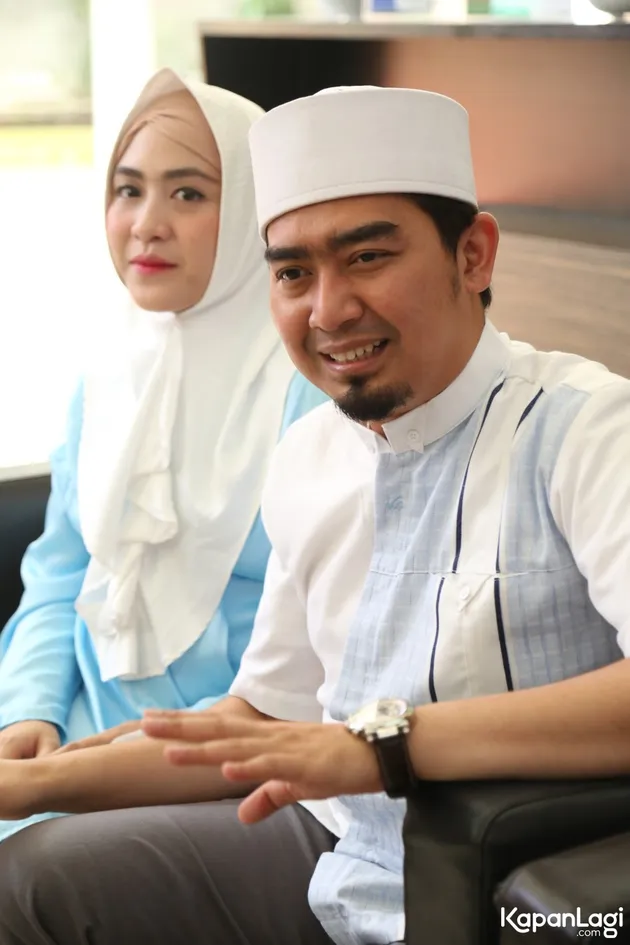Ustaz Solmed - April Jasmine