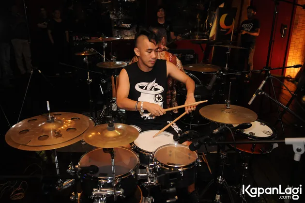 Ikmal Tobing - Jelly Tobing