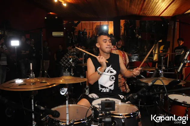 Ikmal Tobing - Jelly Tobing