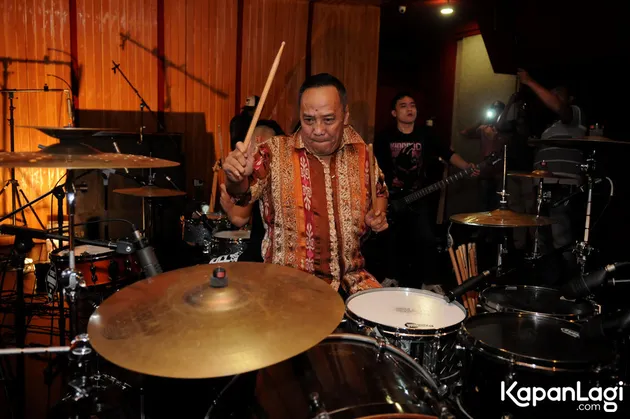 Ikmal Tobing - Jelly Tobing