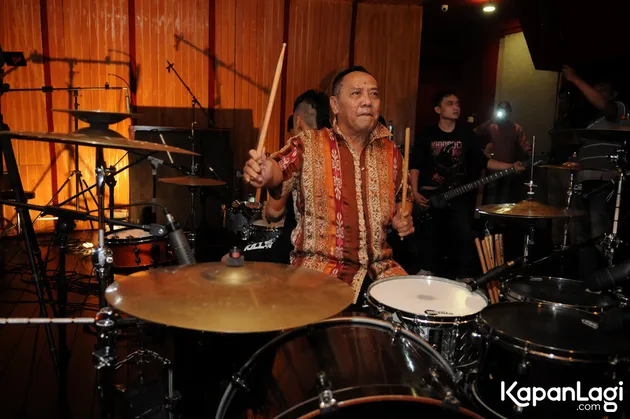 Ikmal Tobing - Jelly Tobing