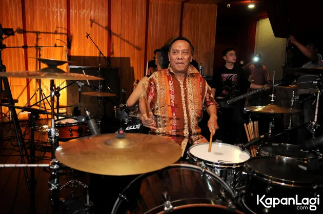 Ikmal Tobing - Jelly Tobing