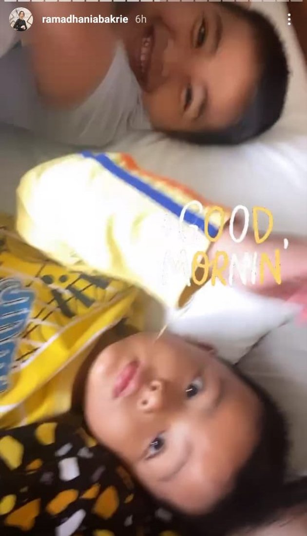 Photo of Nia Ramadhani and Her Two Sons, Forced to Wake Up - Sleepy While Having Breakfast