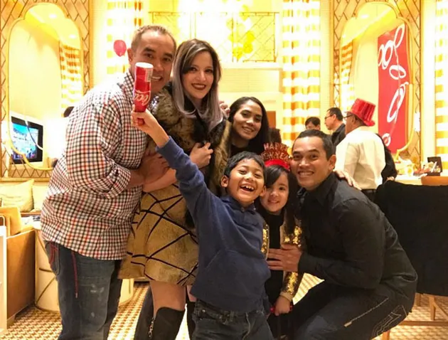 Nia Ramadhani - Keluarga Bakrie