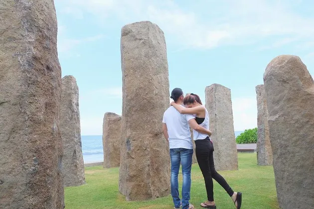 Kemesraan Melody Prima dan Suami