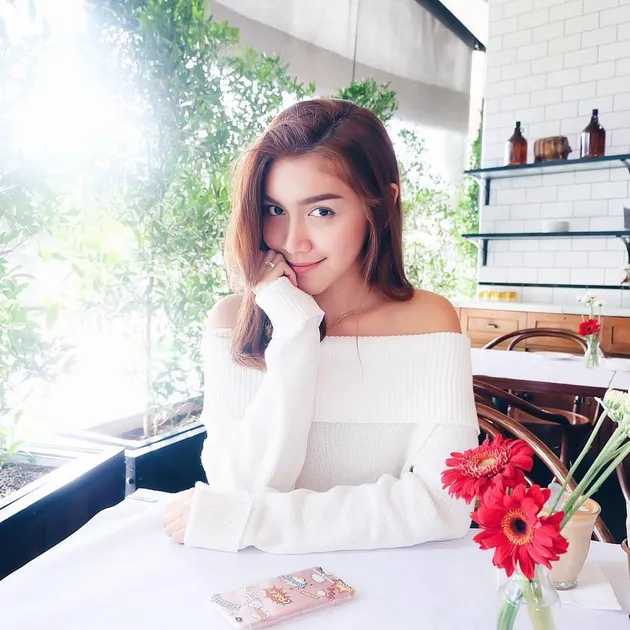 Kemesraan Melody Prima dan Suami