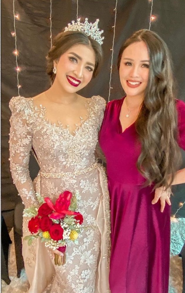 Photo Of Nita Sofiani As A Bridesmaid Even More Glowing And Receives