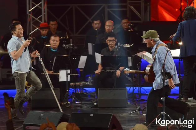 Semakin menarik karena musik NOAH yang megah dan semangat yang disuarakan Iwan Fals pun diiringi balutan aransemen musik dari Viky Sianipar.