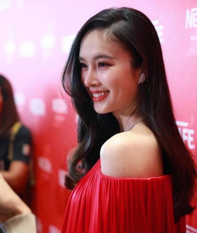 Most Beautiful Transgender Nong Poy from Thailand Attends Major Brand Event, More Popular After Marriage