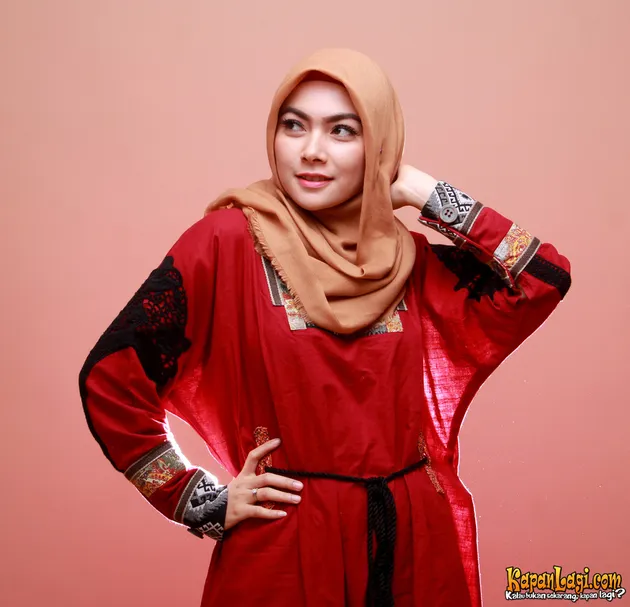 FOTO: Noura, Model-Model Cantik Yang Kini Syiar Dengan Syair
