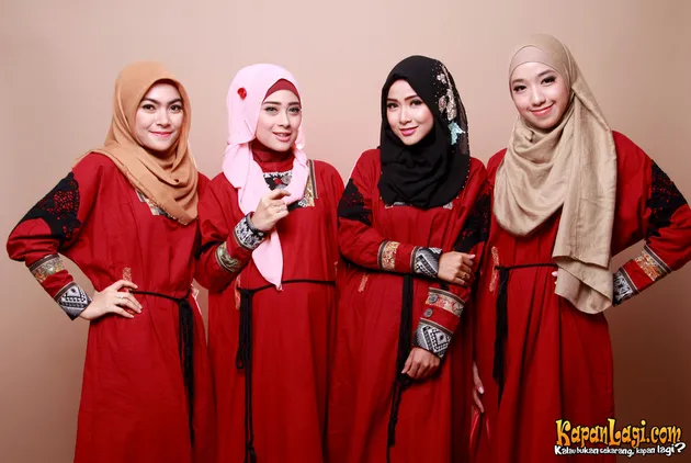 FOTO: Noura, Model-Model Cantik Yang Kini Syiar Dengan Syair