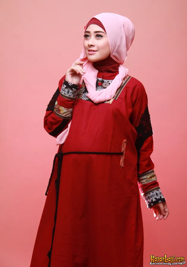 FOTO: Noura, Model-Model Cantik Yang Kini Syiar Dengan Syair