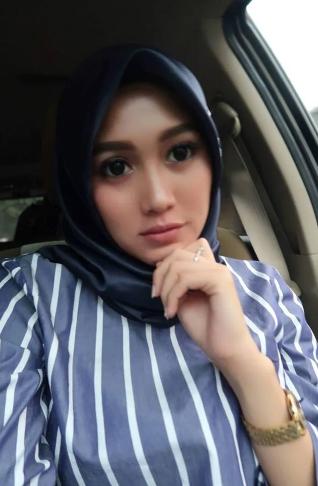 FOTO: NOVITA PETRIA, ISTRI ADJIE PANGESTU YANG CANTIK DAN 