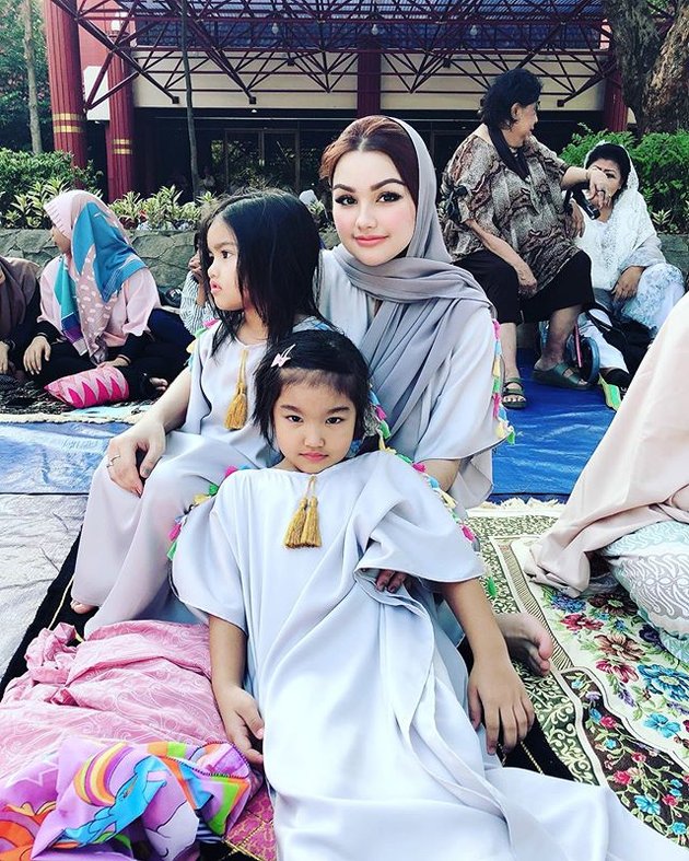 PHOTO: Nurah Syahfirah, Stepmother of Teuku Rassya, Starts Learning to Wear Hijab, So Beautiful!