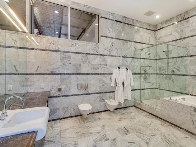 Rumah Adam Levine - Behati