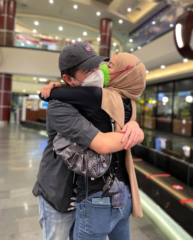 Foto Olla Ramlan and Sean Mikael, the First Son, Said Netizens Want to Become In-Laws with Nikita Mirzani